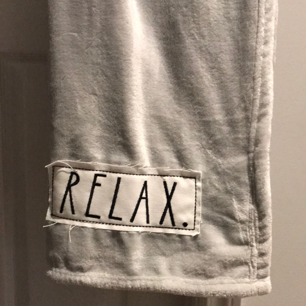 Rae Dunn- RELAX - throw